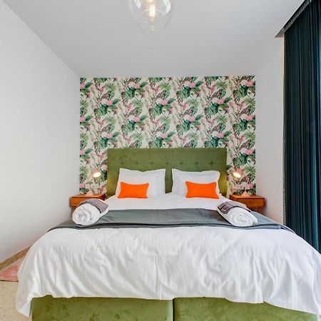 Colorful & Spacious Home With Yard - Close To Xemxija Bay セント・ポールズ・ベイ エクステリア 写真