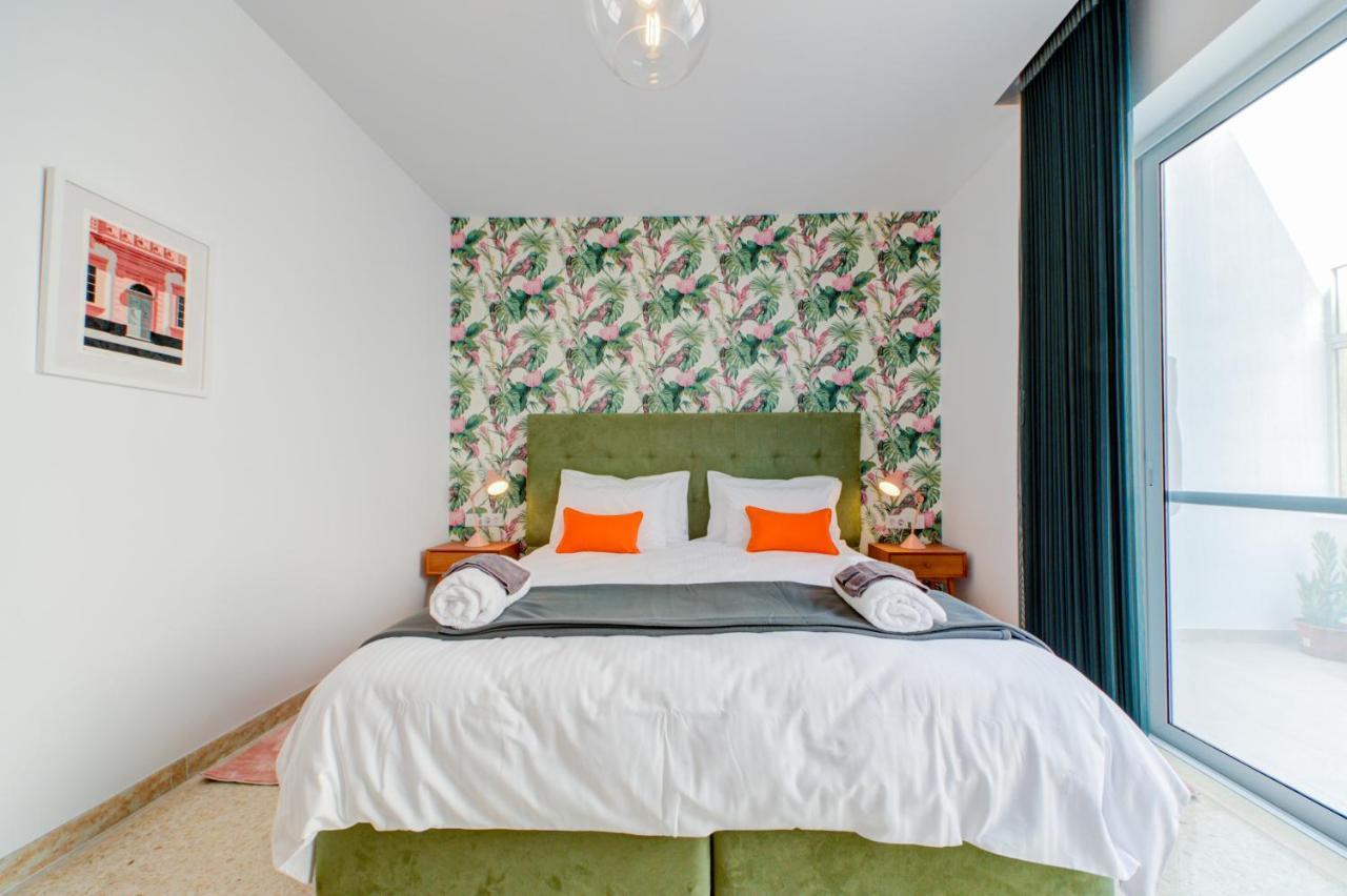 Colorful & Spacious Home With Yard - Close To Xemxija Bay セント・ポールズ・ベイ エクステリア 写真