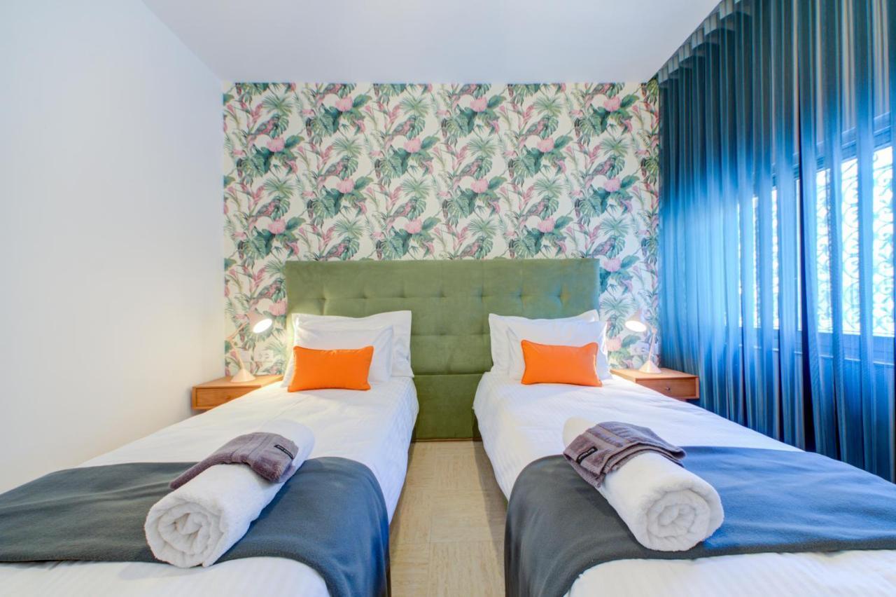 Colorful & Spacious Home With Yard - Close To Xemxija Bay セント・ポールズ・ベイ エクステリア 写真