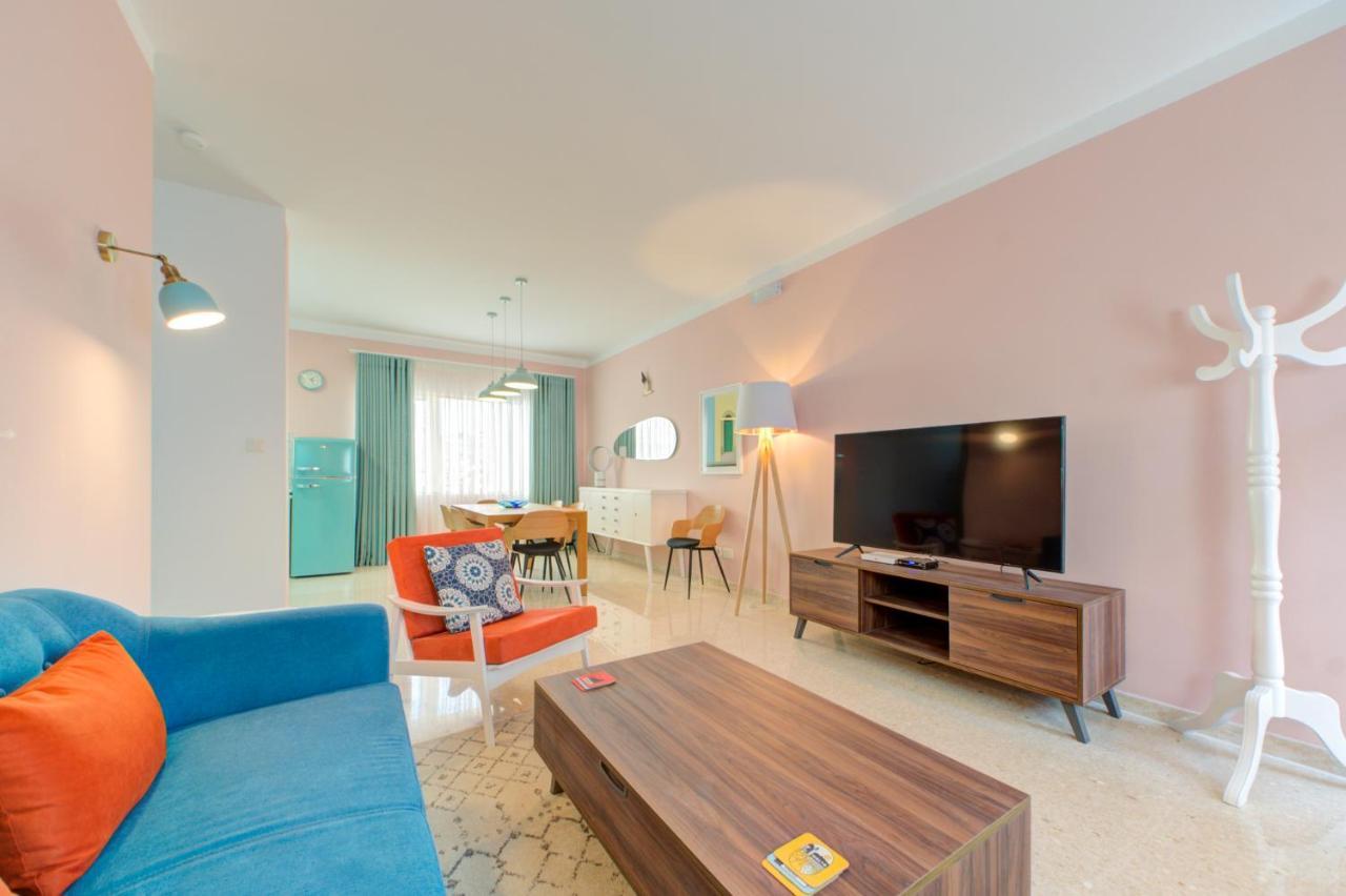 Colorful & Spacious Home With Yard - Close To Xemxija Bay セント・ポールズ・ベイ エクステリア 写真